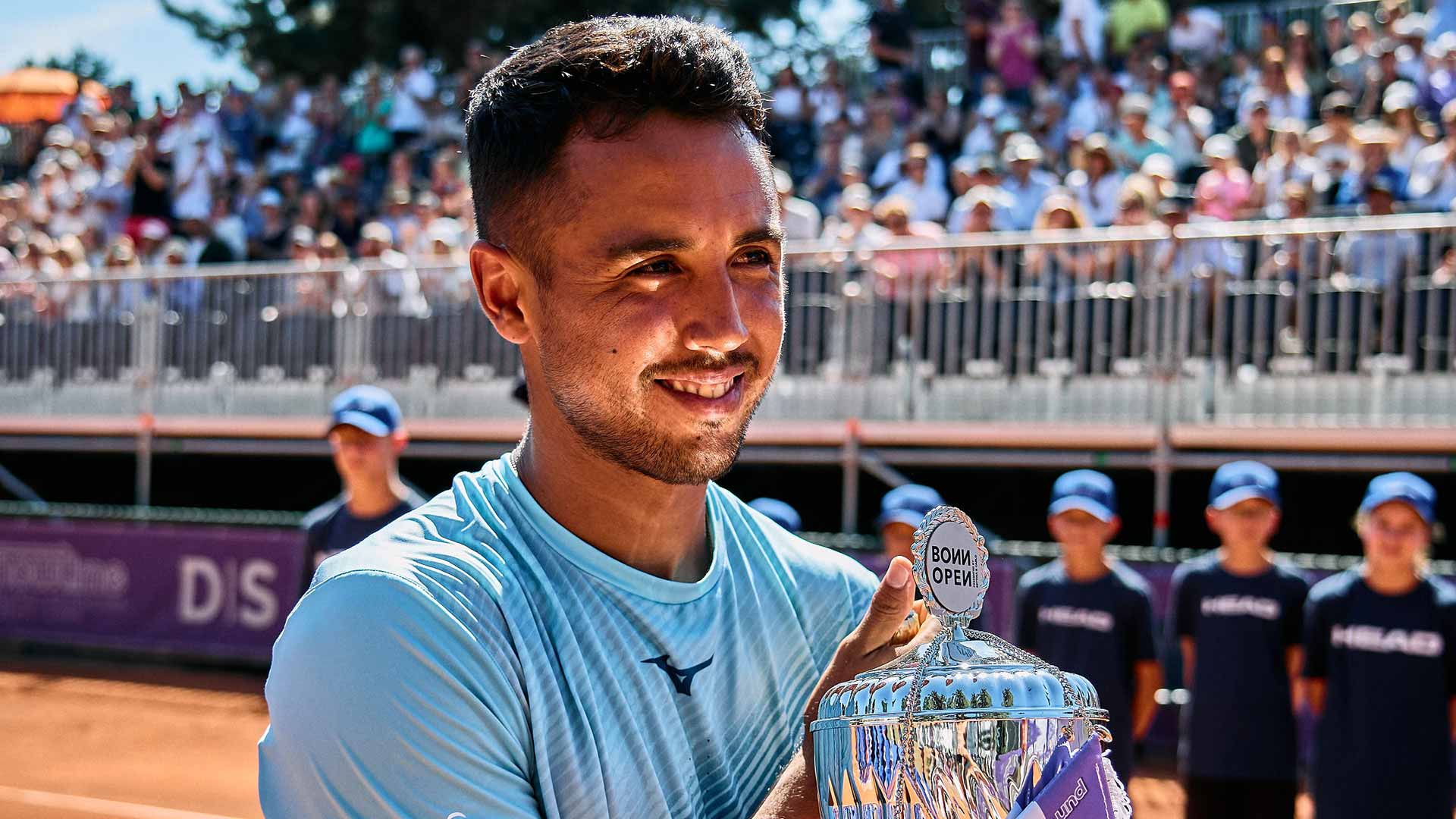 Hugo Dellien wins the Challenger 75 event in Bonn, Germany.