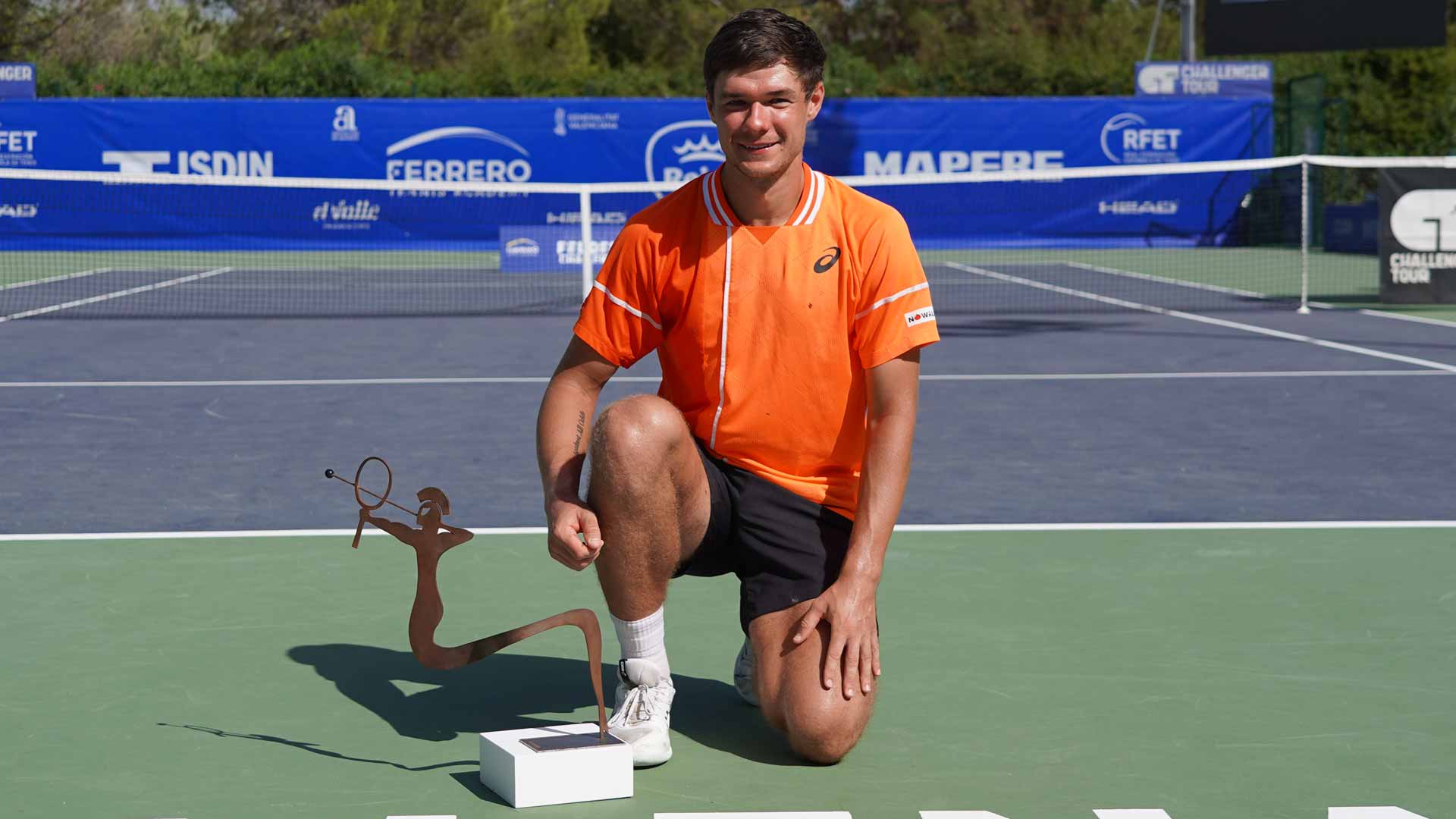 Kamil Majchrzak triumphs at the Villena Challenger.