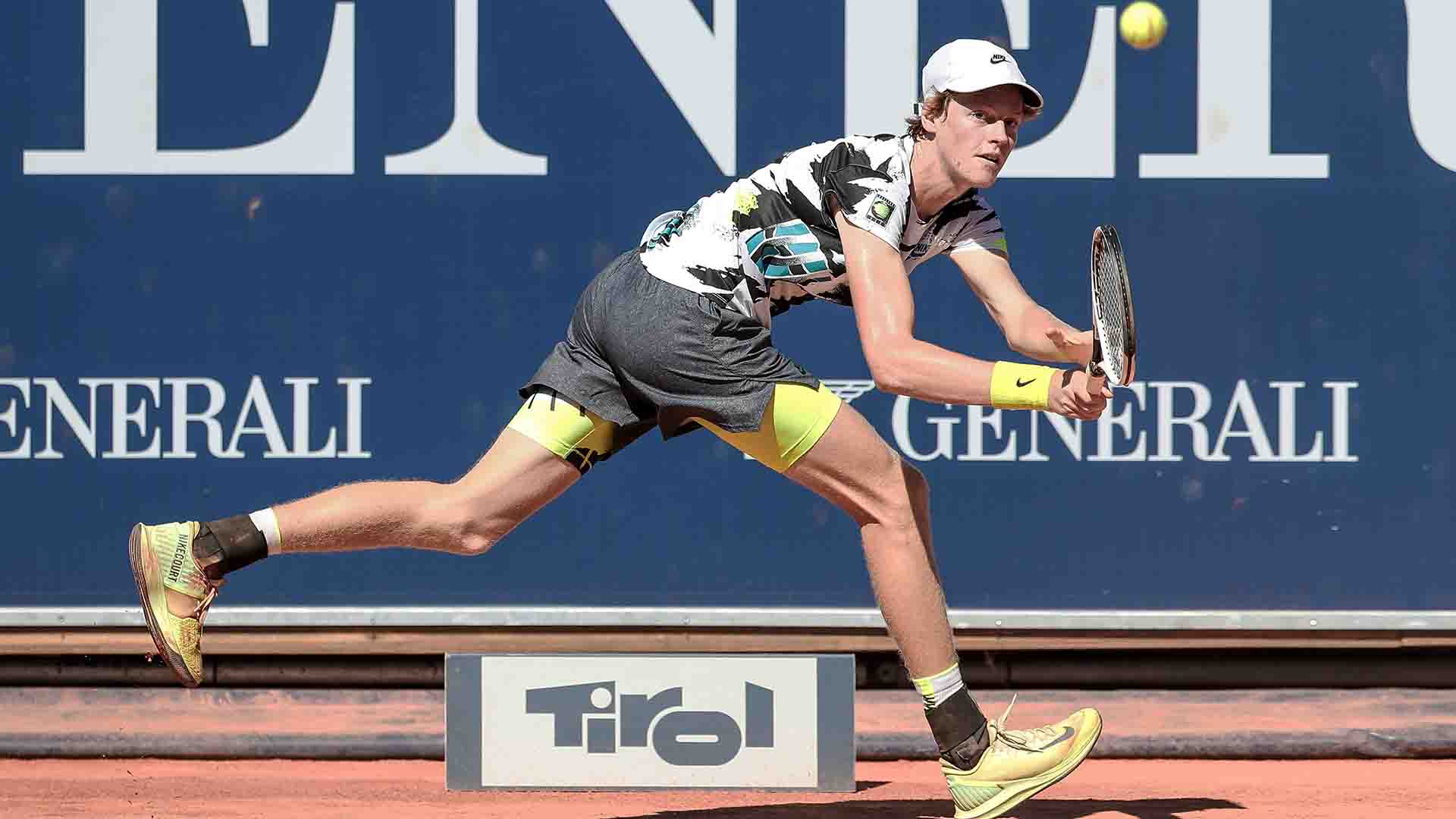 Jannik Sinner improves to 2-0 in his ATP Head2Head series against Philipp Kohlschreiber.