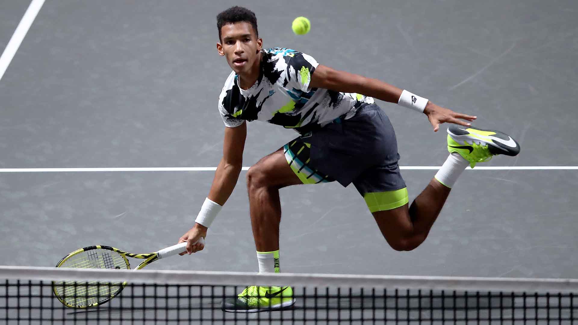 Felix Auger-Aliassime beats Radu Albot in straight sets to reach the bett1HULKS Indoors semi ...