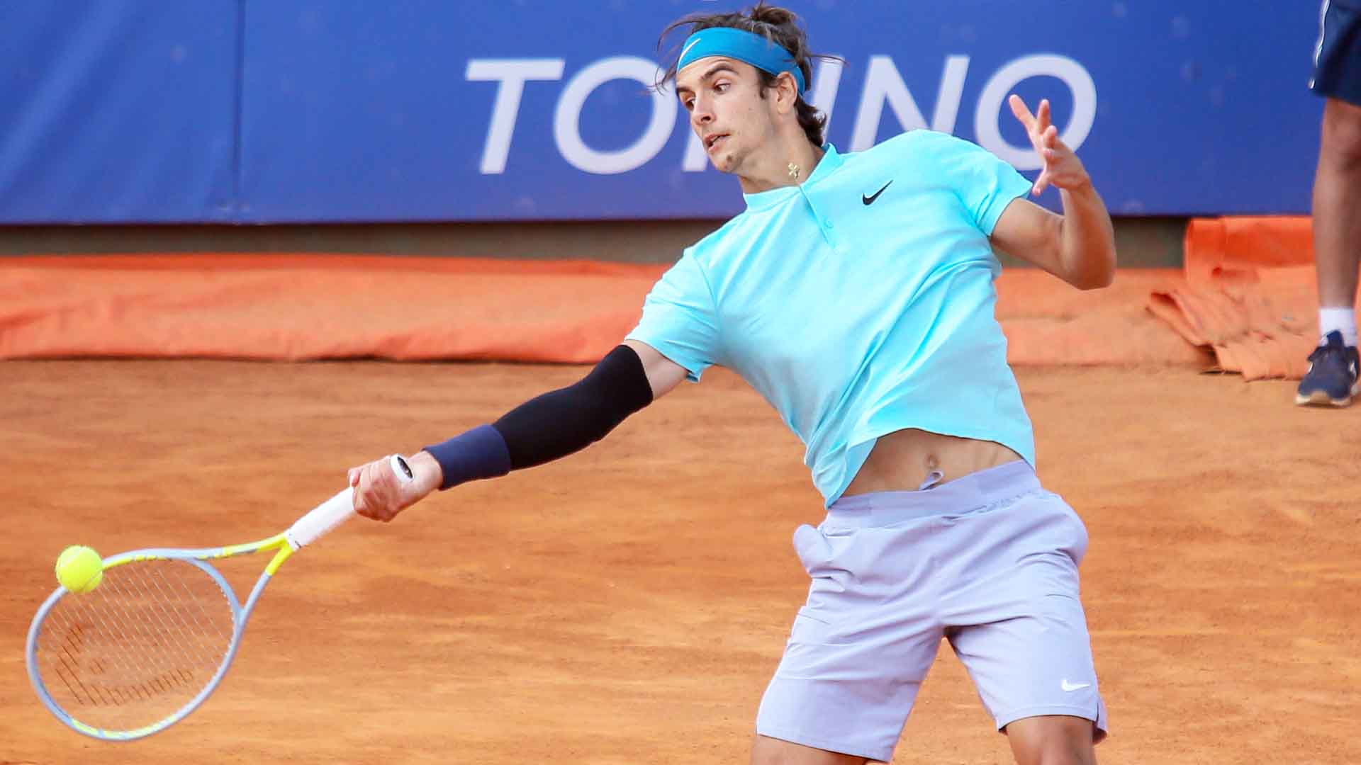 Lorenzo Musetti saves four match points to beat top seed Daniel Evans at the Sardegna Open.