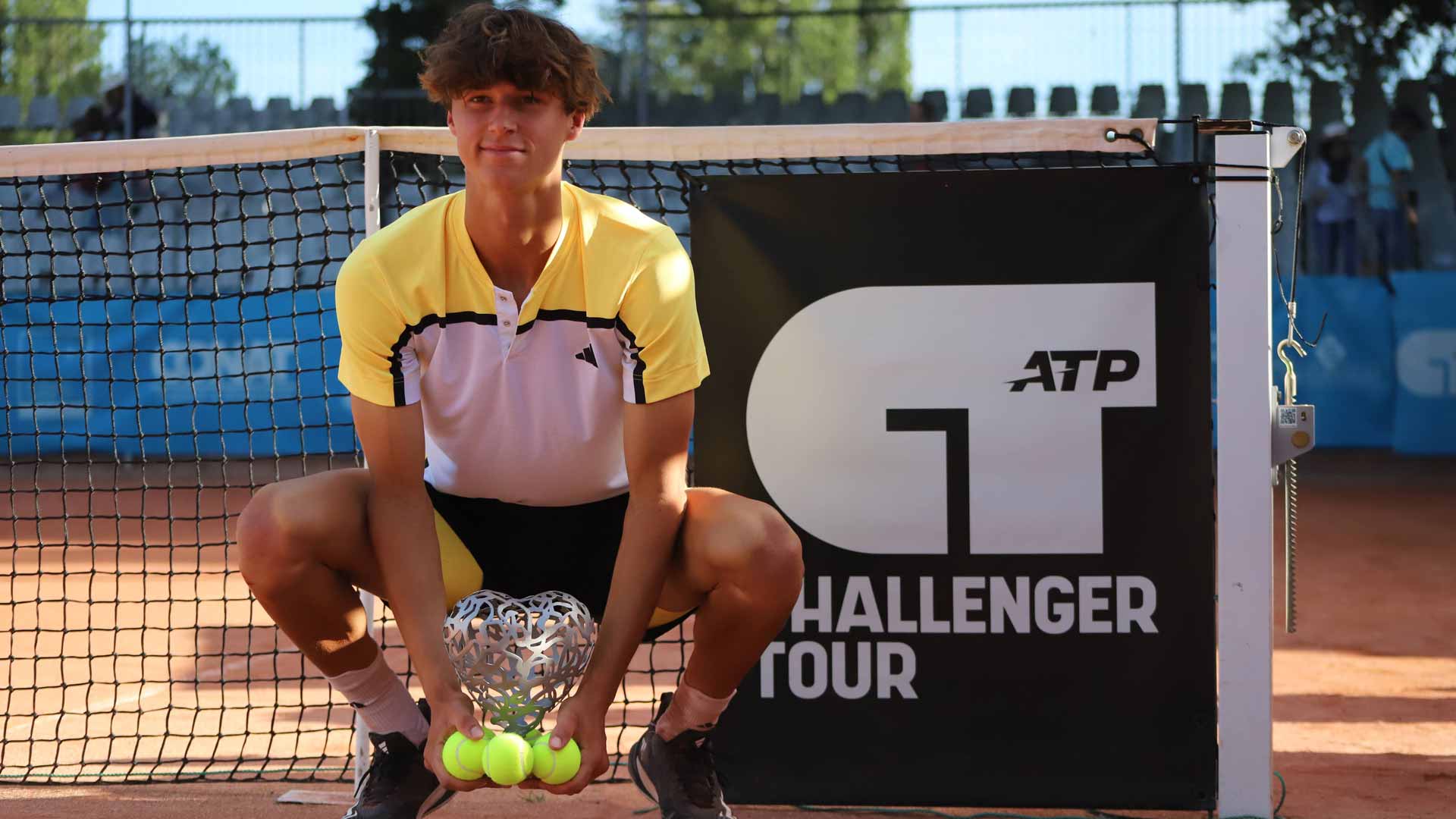 Gabriel Debru is crowned champion at the Troyes Challenger.