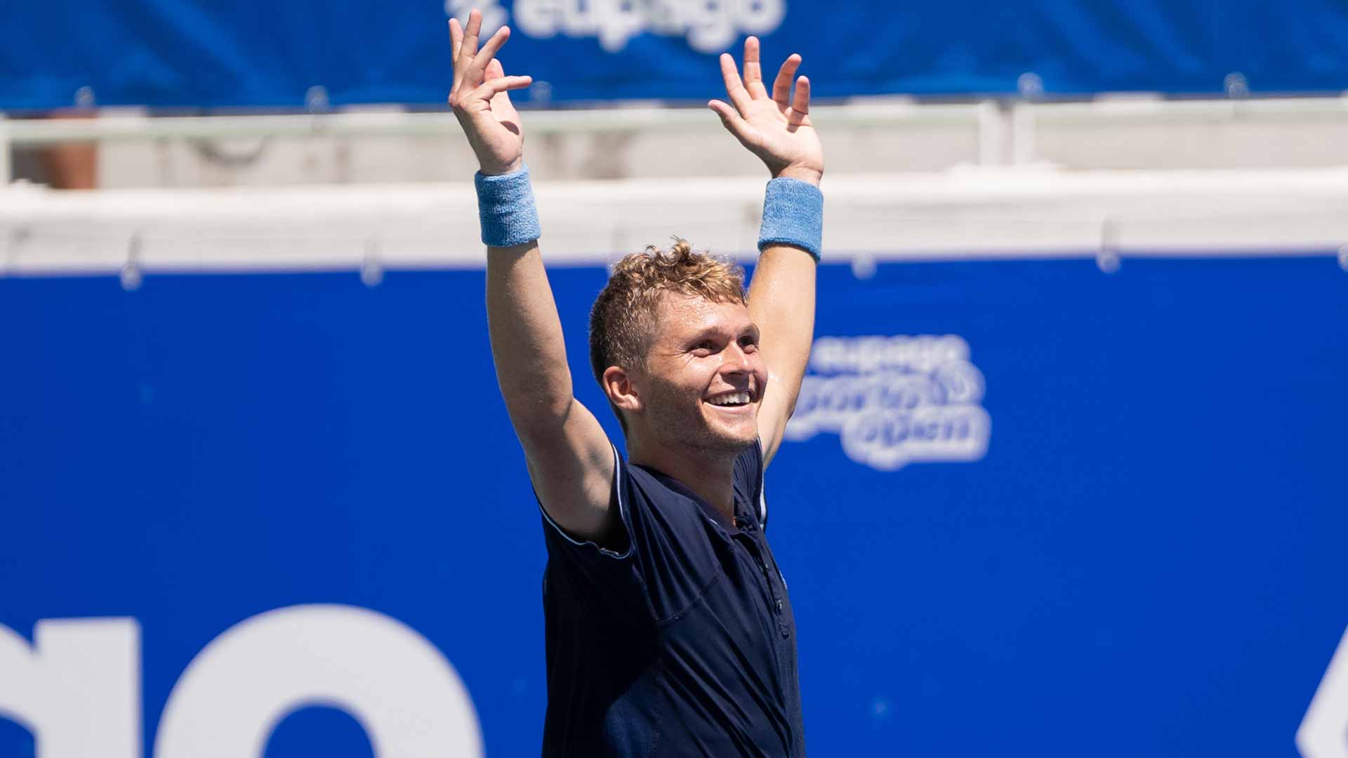 August Holmgren celebrates winning the Porto Challenger.