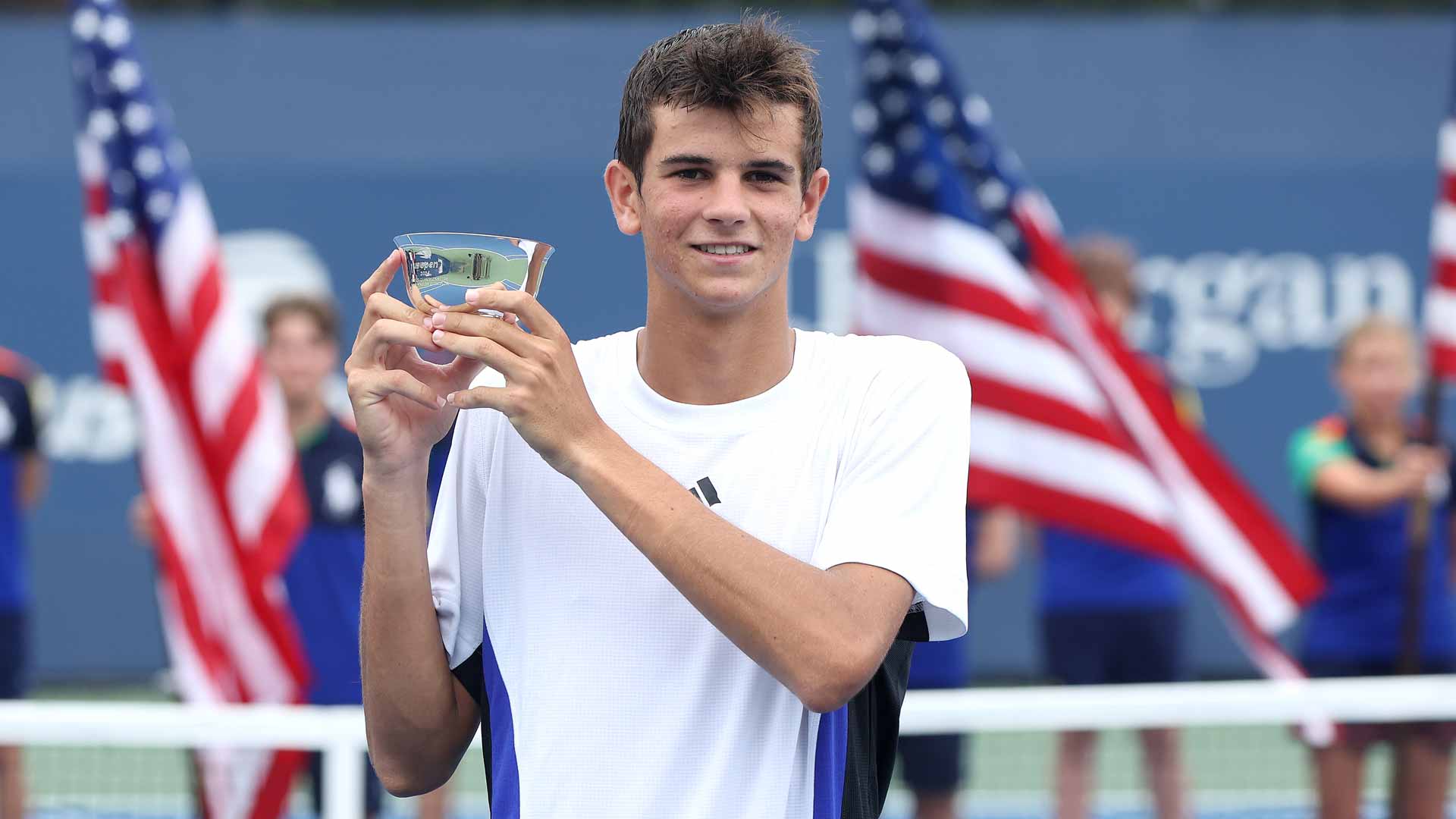 Rafael Jodar wins the 2024 US Open boys’ singles title.