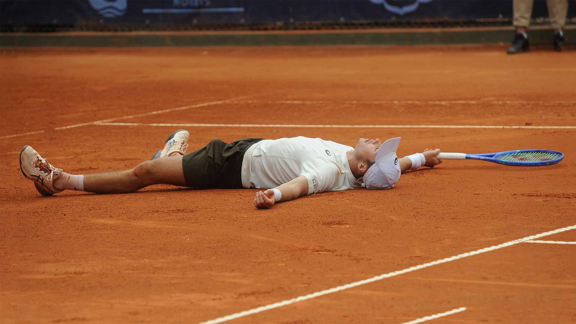 Vilius Gaubas celebrates winning the Lisbon Challenger.