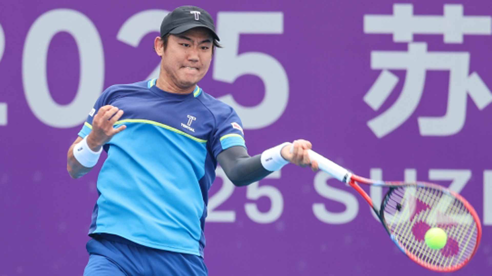 Yoshihito Nishioka in action at the Suzhou Challenger.
