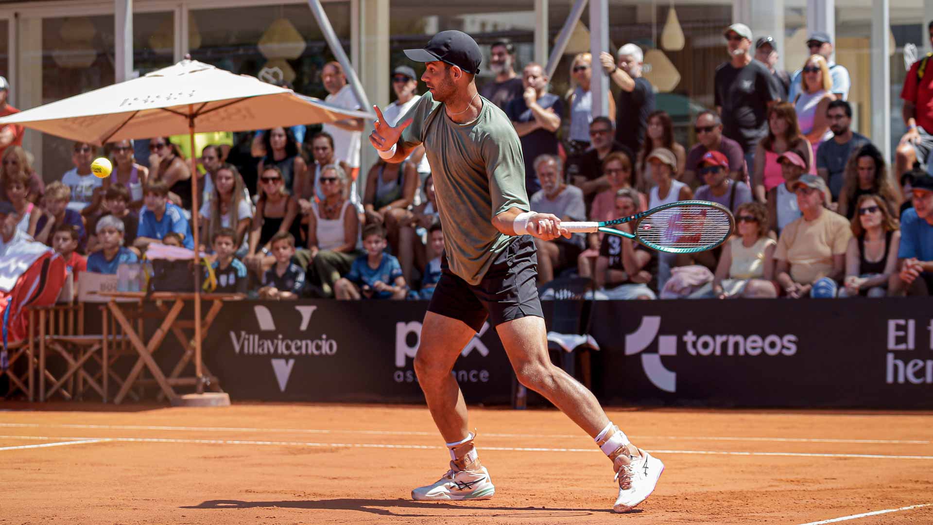 Facundo Diaz Acosta plays in front of a full crowd Sunday at the Tigre Challenger.