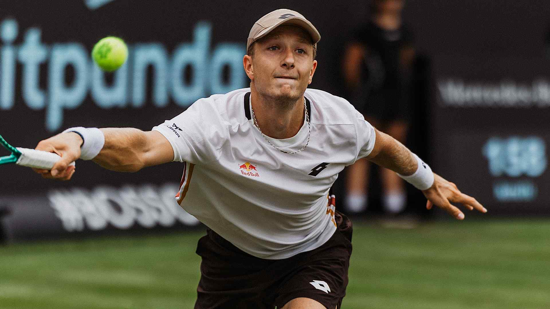 Landaluce rallies to earn first grass-court victory in Stuttgart, sets Fritz clash