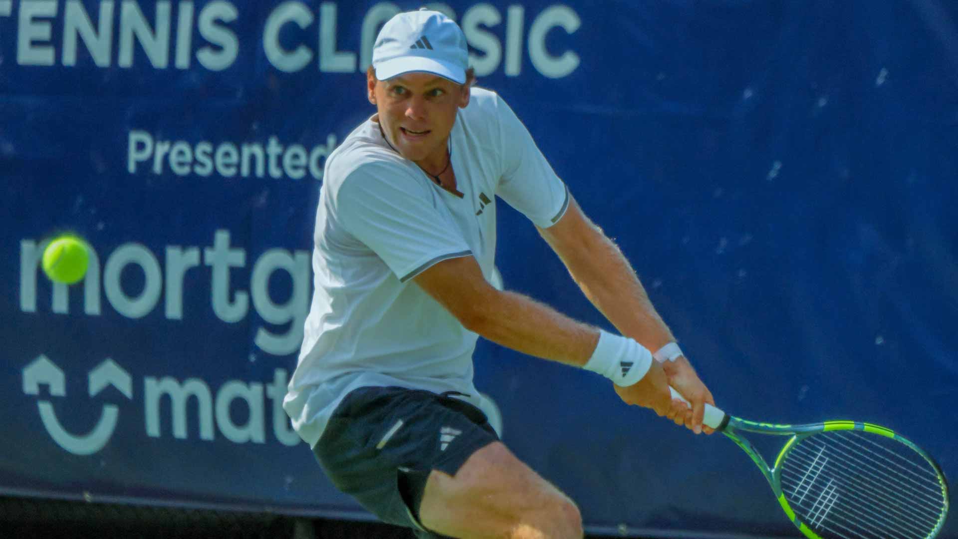 Alex Michelsen in action at the Bloomfield Hills Challenger.