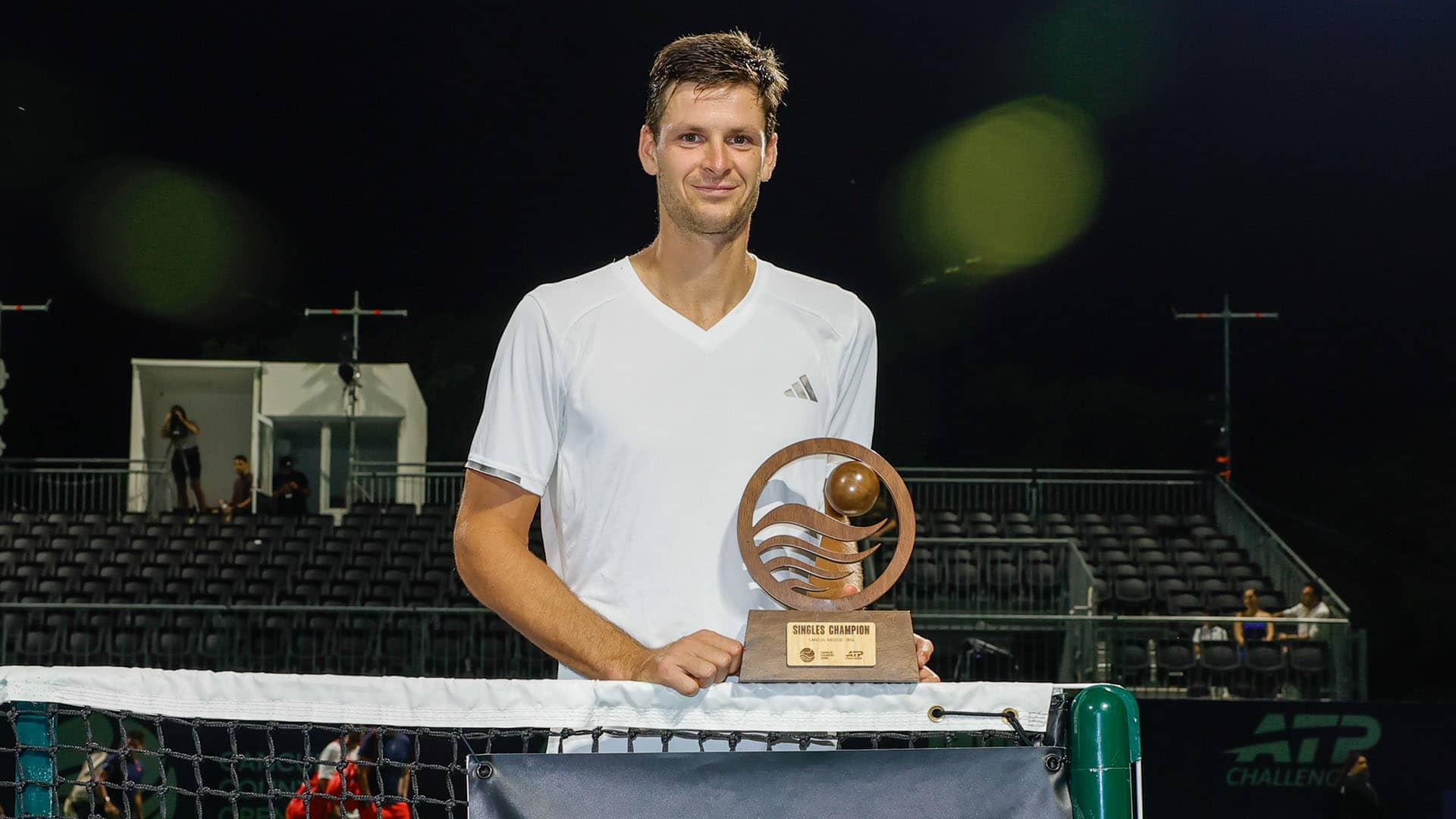 Hubert Hurkacz triumphs at the Cancun Challenger.